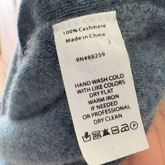 Subtle Luxury Women's V-Neck Cashmere Sweater Blue Size S Pullover - Picture 6 of 7